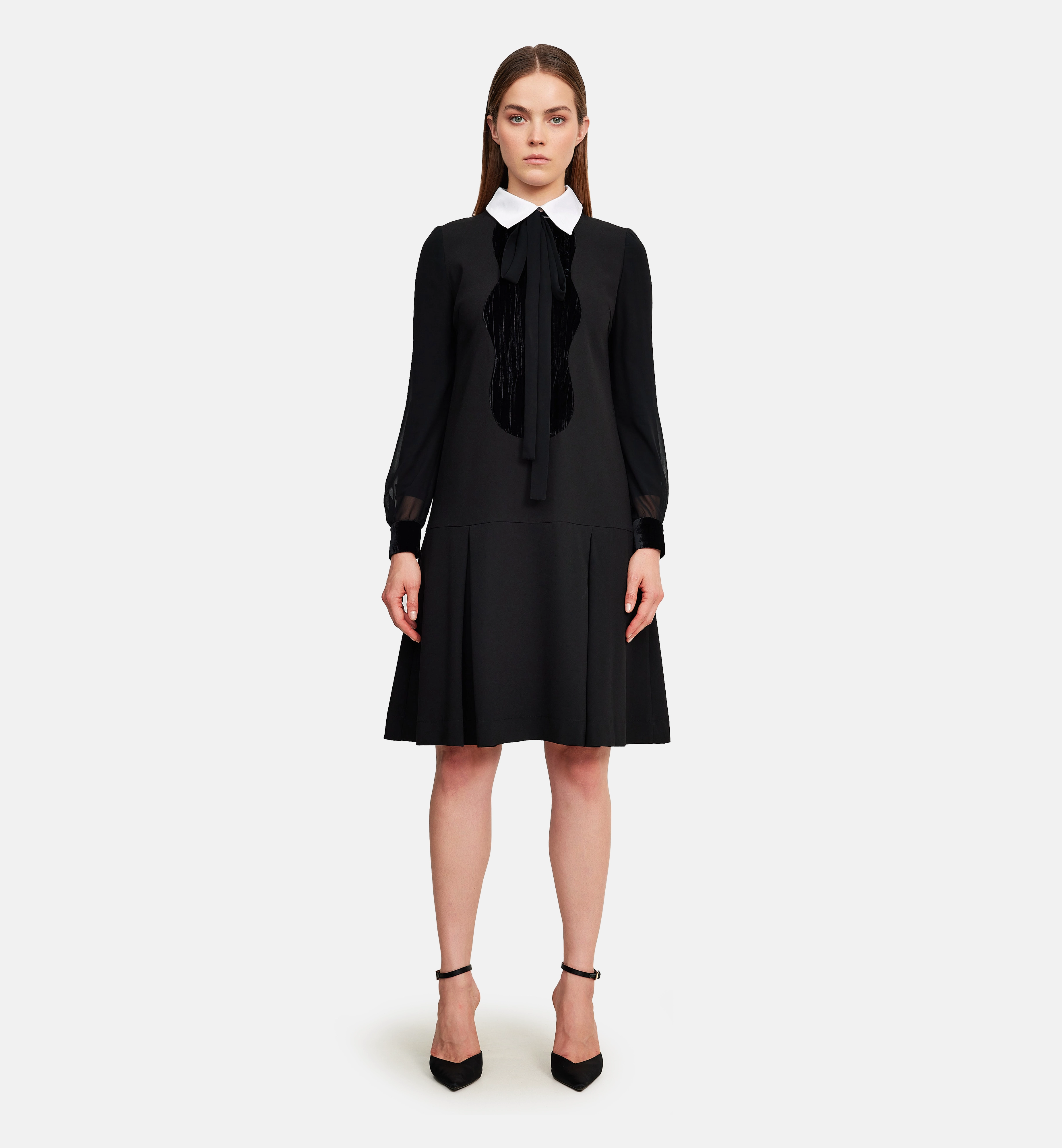 Low waist velvet folds and white collar dress, black