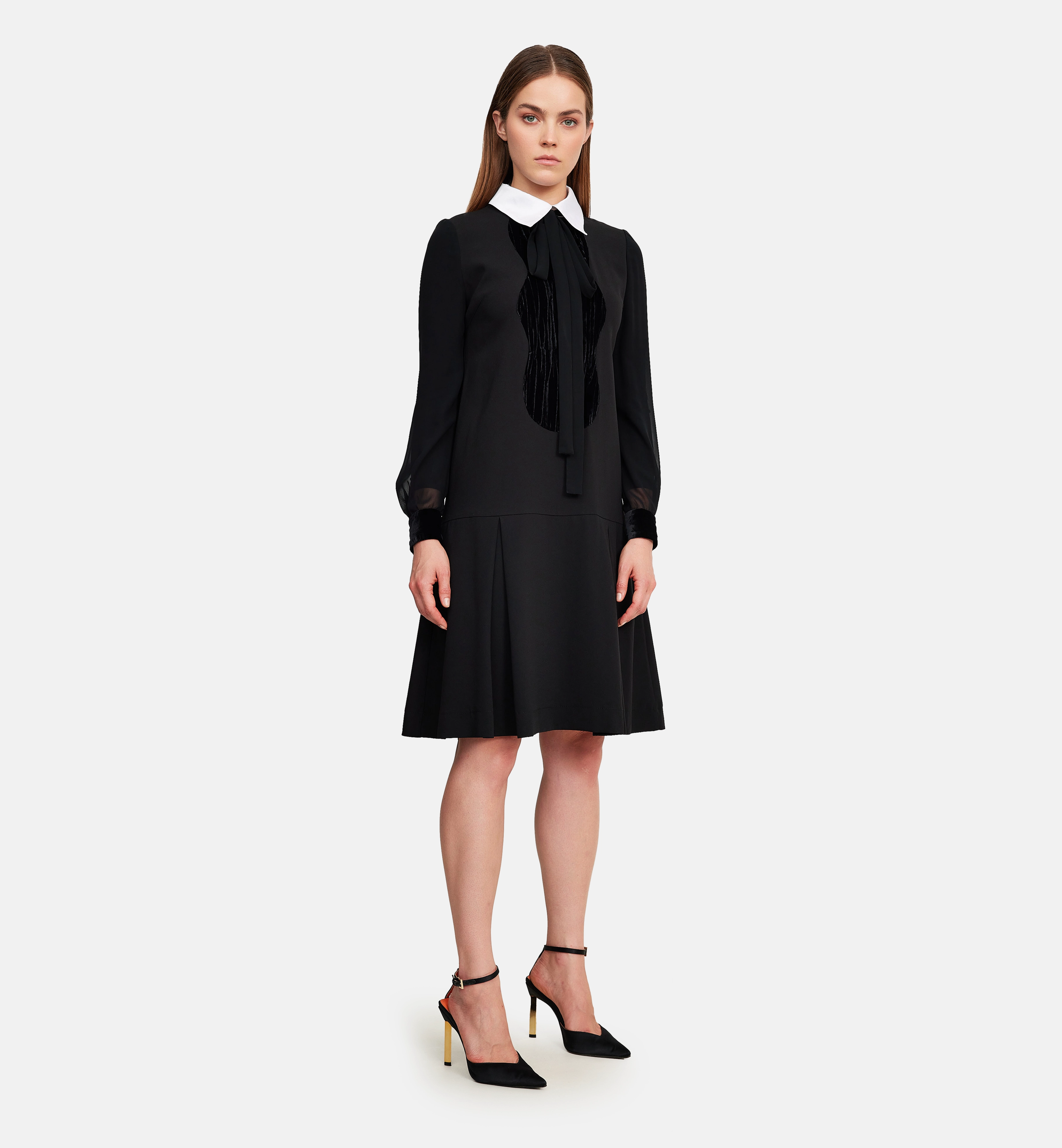 Low waist velvet folds and white collar dress, black